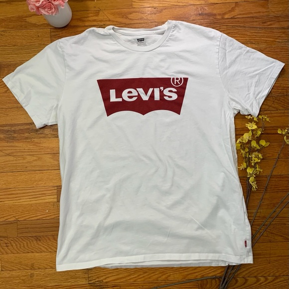 Levi's Other - 3/$30 Levi’s T-shirt in size large